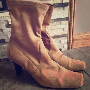 Karen Scott 7.5 Camel Suede Boots with Heels